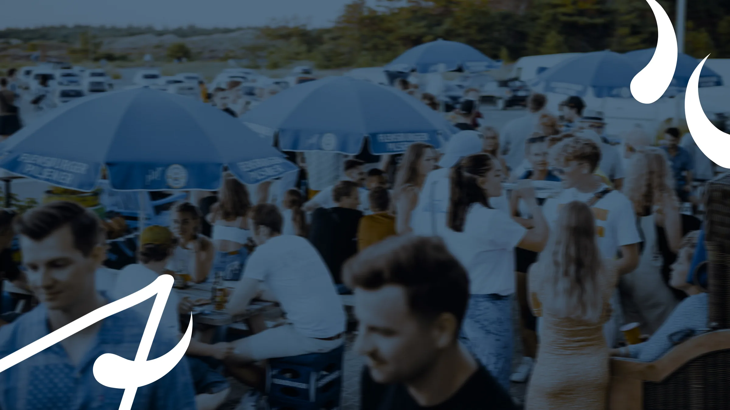 Bierpong-Event auf der Nordseeinsel Amrum – Besucher beim Kniep Amrum Turnier am Kniepsand
